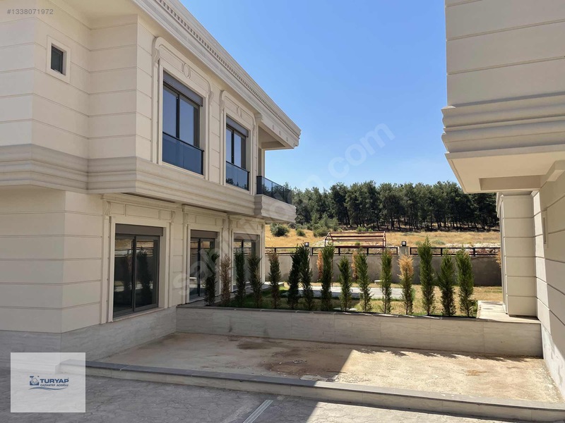 Yamaçtepede Orman Manzaralı Muhteşem Konumuyla Natamam Villa — fotoğraf 3