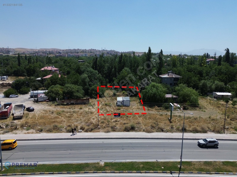 Premar'Dan Edremit Sahilde,Ticari+Turizm+Konut İmarlı Arsa