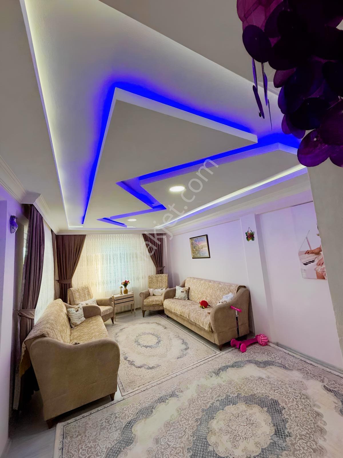 Bahçelievler Bayatlı Sitesi'nde Full Yenilenmiş 2+1 Daire — fotoğraf 2