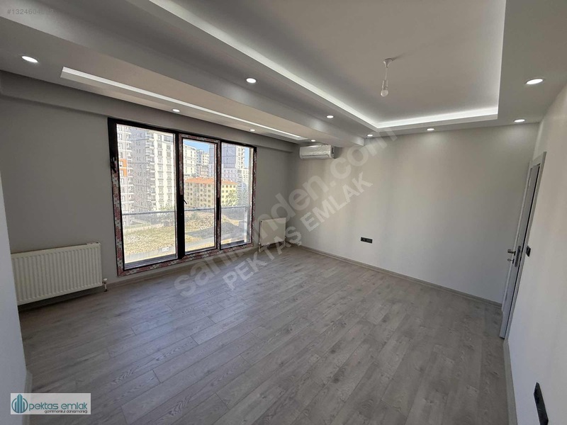 Küçükçekmece Fatih Mh Satılık Otoparklı Asansörlü 3+1 Daire — fotoğraf 2