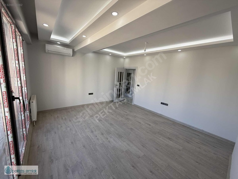 Küçükçekmece Fatih Mh Satılık Otoparklı Asansörlü 3+1 Daire — fotoğraf 3