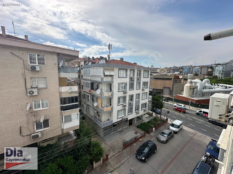 Karşıyaka'da Kiracısız 3+1 Geniş Daire Merkezi Konum — fotoğraf 3