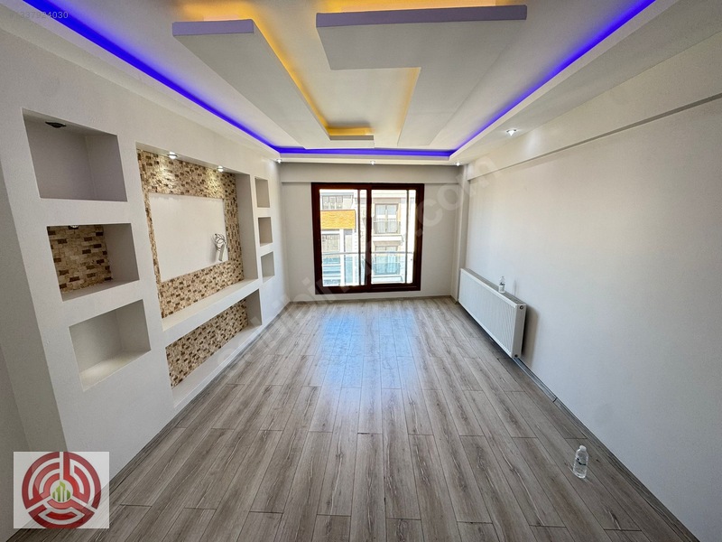 Emir Grup'tan Muradiye'de Cadde Üzerinde Lüx 2+1 Kiralık Daire