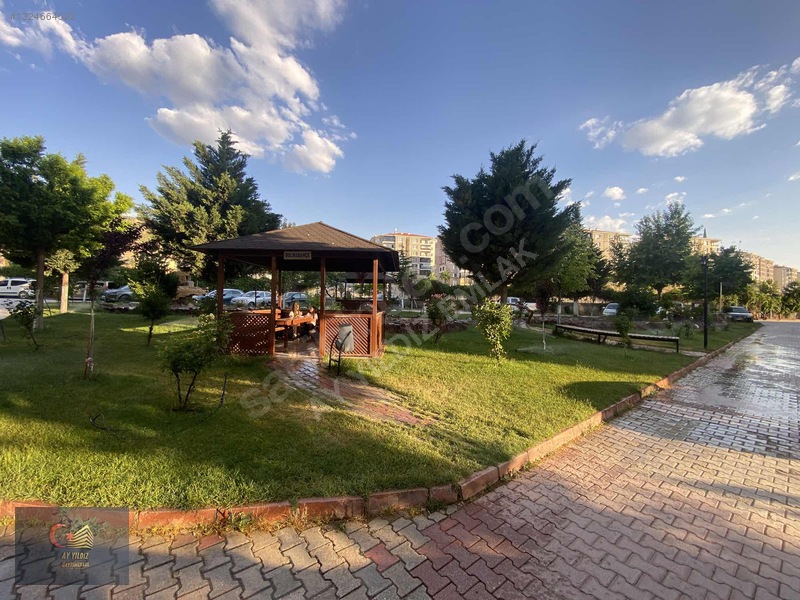 İstanbul Evleri 3'te Ara Kat Kiralık 4+1 Daire — fotoğraf 2