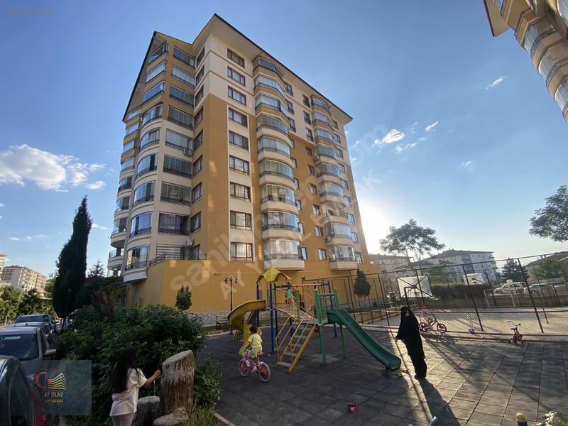 İstanbul Evleri 3'te Ara Kat Kiralık 4+1 Daire — fotoğraf 3