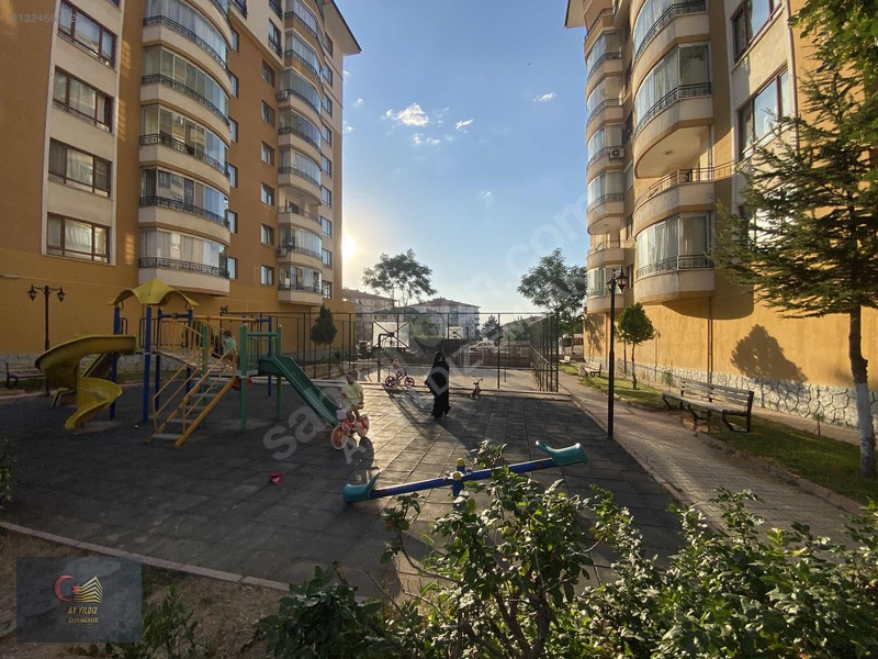 İstanbul Evleri 3'te Ara Kat Kiralık 4+1 Daire — fotoğraf 4