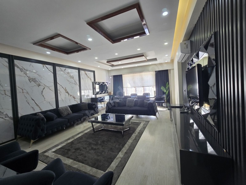 Karaköprü Crystal Park'ta Lüks 4+1 Daire (220m², Havuzlu)