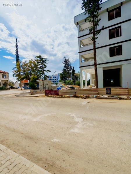 Golden Royal Den Ana Cadde Üzeri Kız Mesleklisesi Karşsı İş Yeri — fotoğraf 2