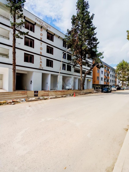 Golden Royal Den Ana Cadde Üzeri Kız Mesleklisesi Karşsı İş Yeri — fotoğraf 15