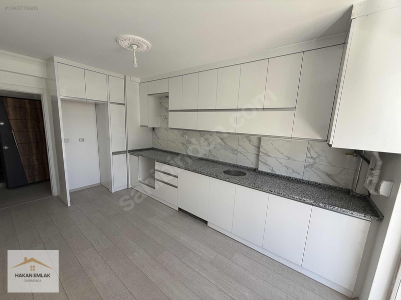 Hakan Emlak'tan Doğakoleji Yanı 3+1 Teras Balkonlu Kiralık Daire — fotoğraf 2