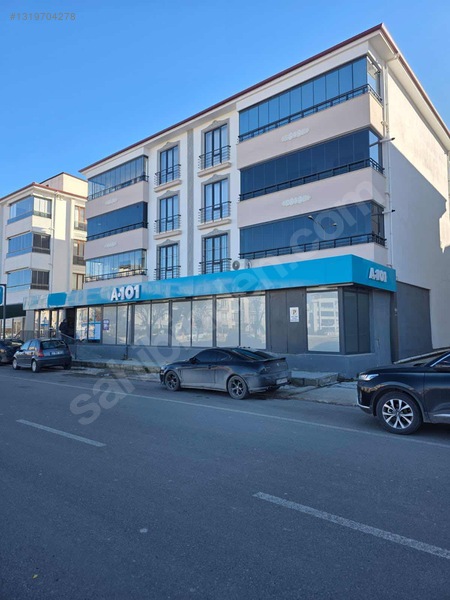 Ataşehir Bulvar Üstü Satılık 490m2 Depolu Dükkan
