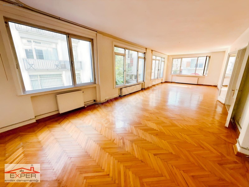 Teşvikiye Mahallesi'nde 3+1 Kiralık İş Yerine Uygun Köşe Daire