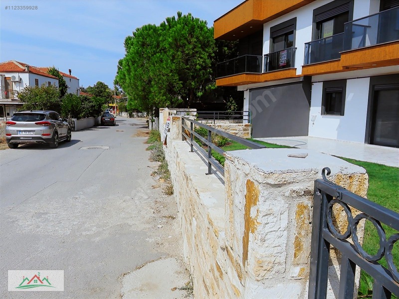 Yeni Foça Merkezde Bahçeli Doğal Gazlı Teraslı 3+1 180m2 Dublex — fotoğraf 3