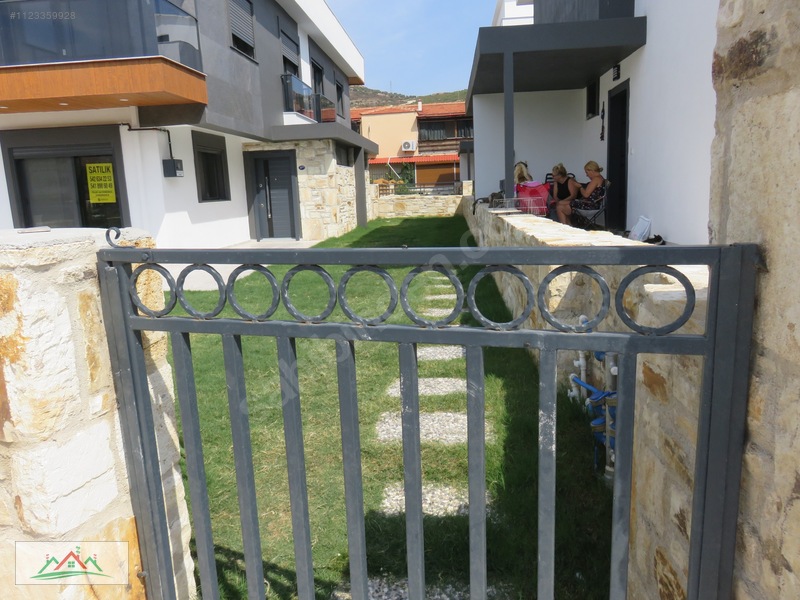 Yeni Foça Merkezde Bahçeli Doğal Gazlı Teraslı 3+1 180m2 Dublex — fotoğraf 4