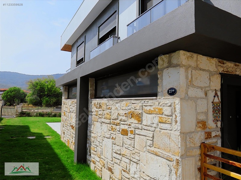 Yeni Foça Merkezde Bahçeli Doğal Gazlı Teraslı 3+1 180m2 Dublex — fotoğraf 7
