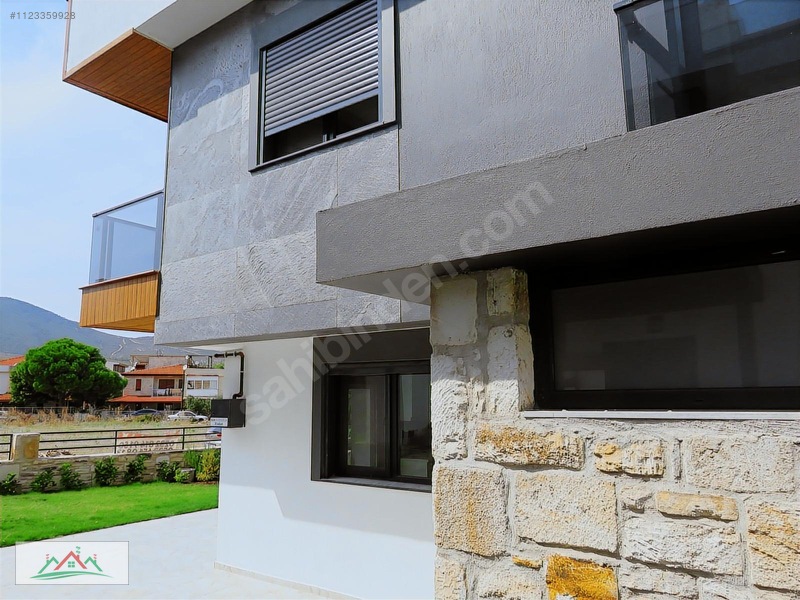 Yeni Foça Merkezde Bahçeli Doğal Gazlı Teraslı 3+1 180m2 Dublex — fotoğraf 9