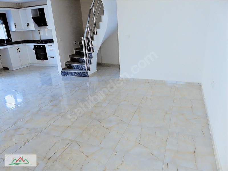 Yeni Foça Merkezde Bahçeli Doğal Gazlı Teraslı 3+1 180m2 Dublex — fotoğraf 10