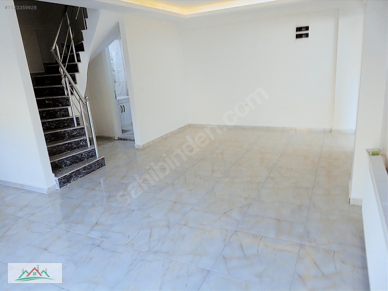 Yeni Foça Merkezde Bahçeli Doğal Gazlı Teraslı 3+1 180m2 Dublex — fotoğraf 12