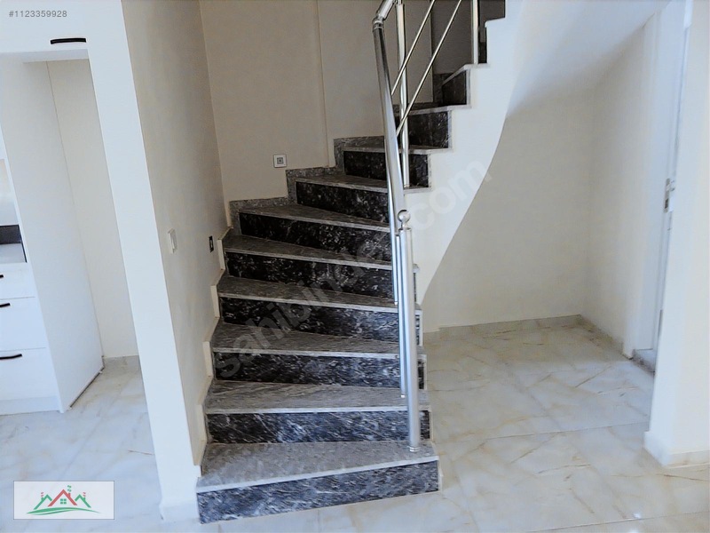 Yeni Foça Merkezde Bahçeli Doğal Gazlı Teraslı 3+1 180m2 Dublex — fotoğraf 13