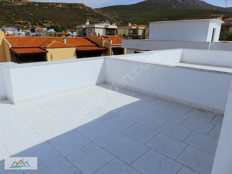 Yeni Foça Merkezde Bahçeli Doğal Gazlı Teraslı 3+1 180m2 Dublex — fotoğraf 28