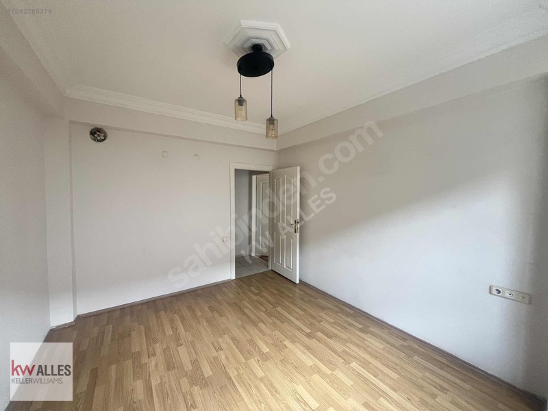 Kw Alles'ten, Yenibağlar'da Kiralık Ayrı Mutfaklı, Balkonlu 2+1 — fotoğraf 2