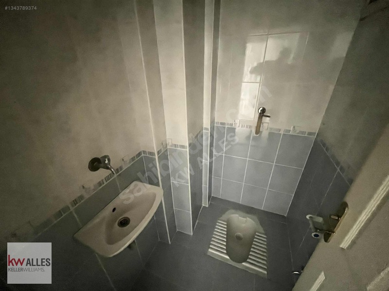 Kw Alles'ten, Yenibağlar'da Kiralık Ayrı Mutfaklı, Balkonlu 2+1 — fotoğraf 7