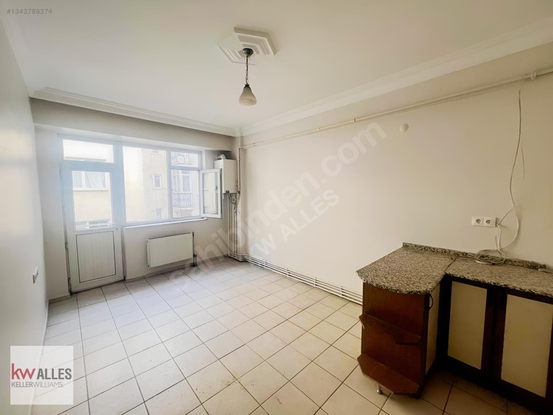 Kw Alles'ten, Yenibağlar'da Kiralık Ayrı Mutfaklı, Balkonlu 2+1 — fotoğraf 9