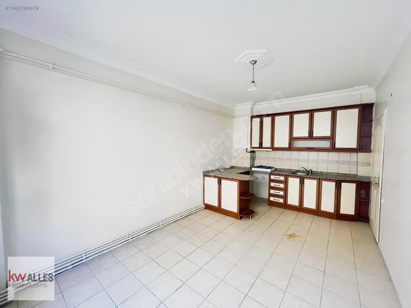 Kw Alles'ten, Yenibağlar'da Kiralık Ayrı Mutfaklı, Balkonlu 2+1 — fotoğraf 10