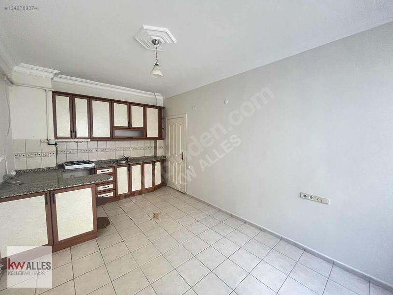 Kw Alles'ten, Yenibağlar'da Kiralık Ayrı Mutfaklı, Balkonlu 2+1 — fotoğraf 13