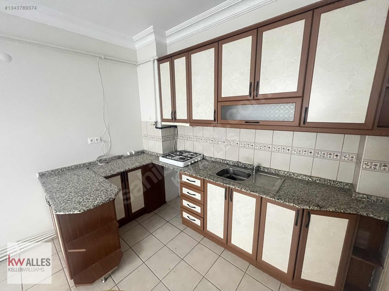 Kw Alles'ten, Yenibağlar'da Kiralık Ayrı Mutfaklı, Balkonlu 2+1 — fotoğraf 14