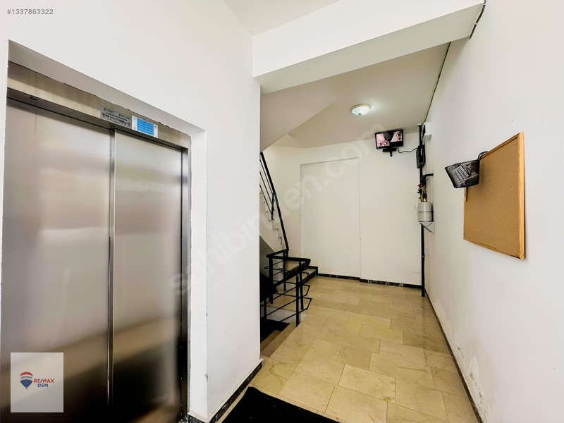 Remax Dem'den Cadde Üzeri Kiracılı Satılık 1+1 Eşyalı Daire — fotoğraf 2