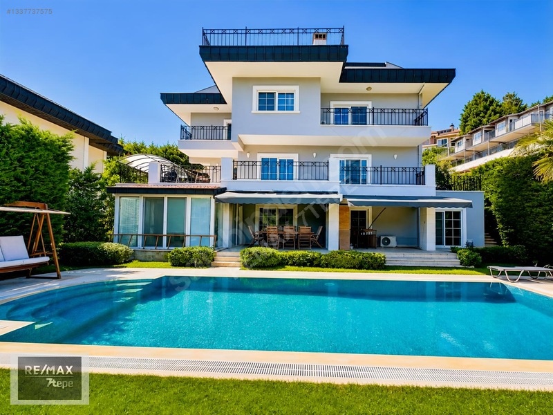 Acarkent'Te Geniş Yaşam Alanlarına Sahip Kiralık C Tipi Villa