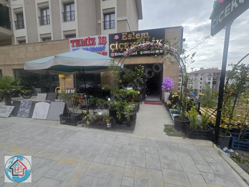 Hastanesi Yolu Üzeri Geniş Park Ve Kullanım Alanlı Dükkan — fotoğraf 4