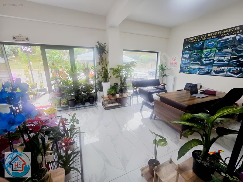 Hastanesi Yolu Üzeri Geniş Park Ve Kullanım Alanlı Dükkan — fotoğraf 9