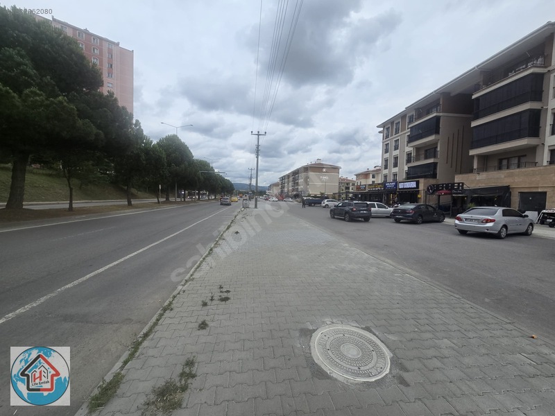 Hastanesi Yolu Üzeri Geniş Park Ve Kullanım Alanlı Dükkan — fotoğraf 13