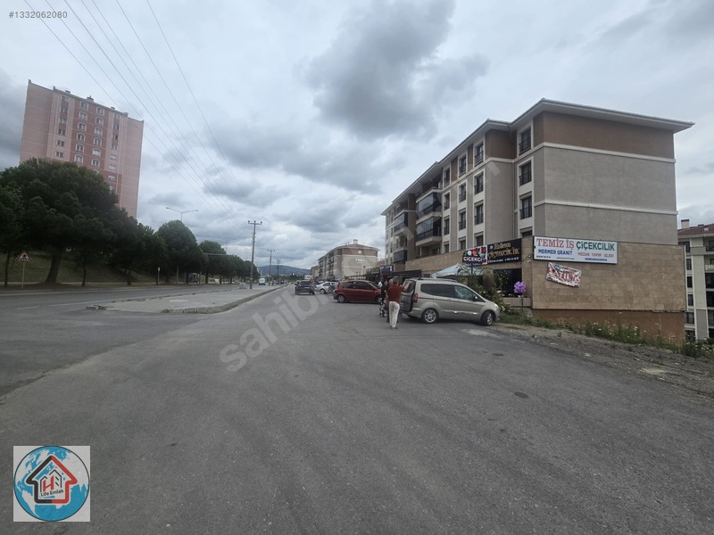 Hastanesi Yolu Üzeri Geniş Park Ve Kullanım Alanlı Dükkan — fotoğraf 20