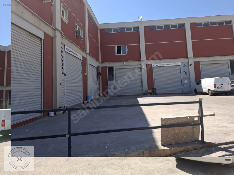 İzmir Bornova Evka-3'te 4. Sanayide Satılık 100 M² Dükkan