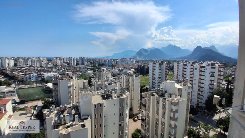 Konyaaltı Uluç Mh. M.kemal Bulvarı Üzerinde Geniş 4 Cepheli