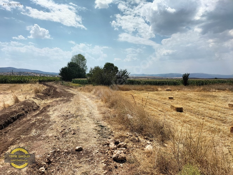 Burdur Yeşilova Büyükyaka Köyünde 525m2 Yatırımlık Satılık Tarla — fotoğraf 2