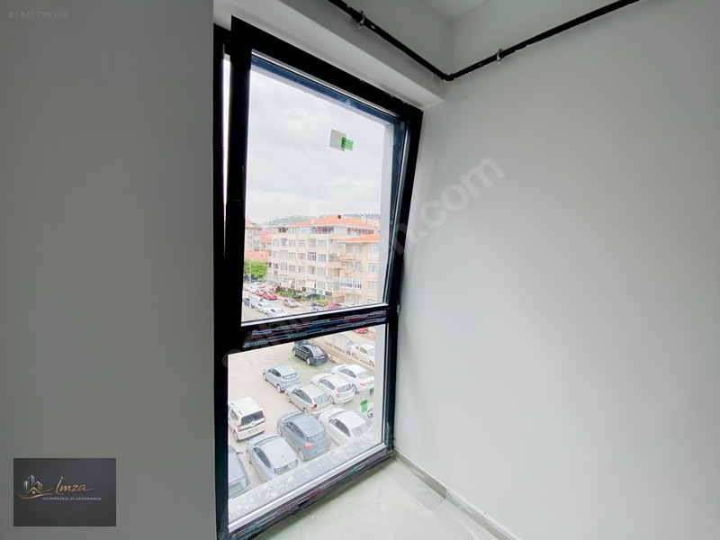 İzmit'in Kalbinde! Adliye Karşısı Satılık 1+1 Lüks Arakat Ofis!! — fotoğraf 6