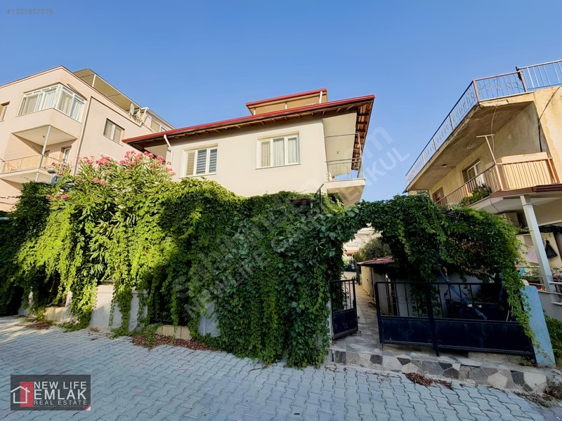 Özdere Orta Mahallede Ara Kat Bakımlı Denize Yakın 2+1 Daire