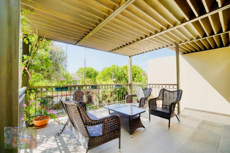 Alaçatı Merkeze 400 Mt |mesafede Tripleks Villa