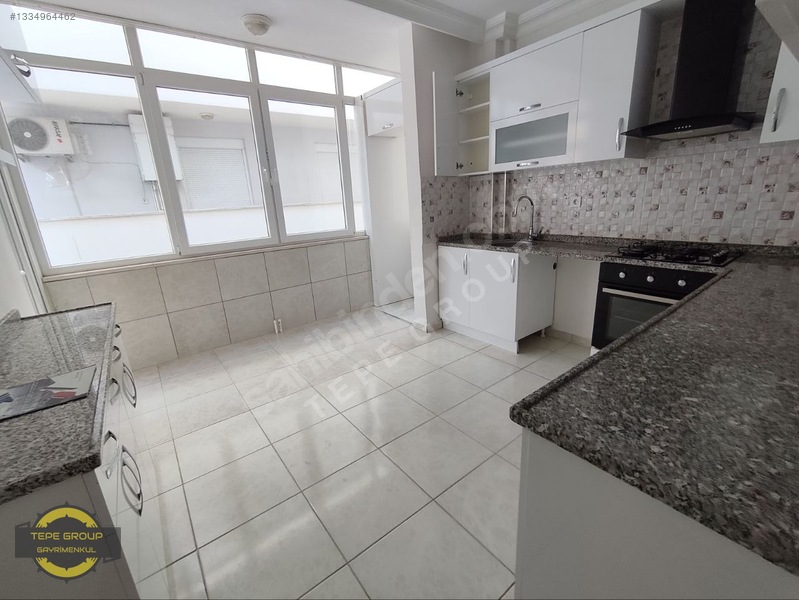 Merkez Cumhuriyette Kombili Kapalı Otoparklı 3+1 Kiralık Daire — fotoğraf 2