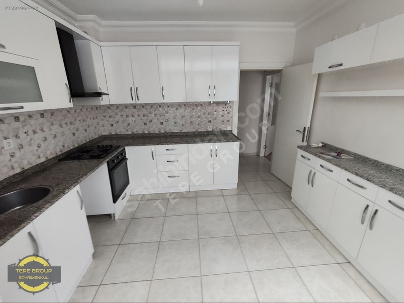 Merkez Cumhuriyette Kombili Kapalı Otoparklı 3+1 Kiralık Daire — fotoğraf 3
