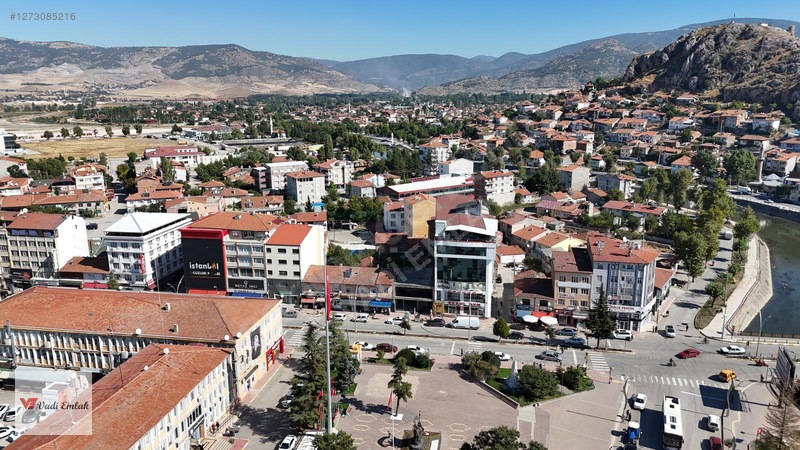 Vadi Emlak'tan Şehrin Merkezinde Ticari İmarlı Satılık Arsa — fotoğraf 3