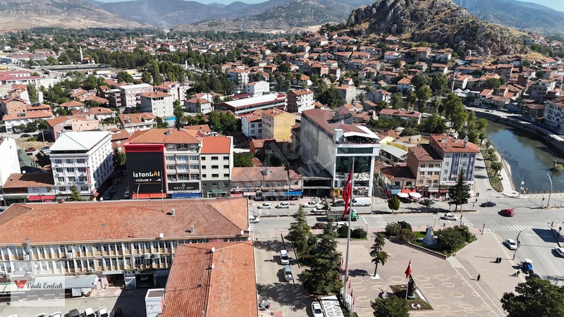 Vadi Emlak'tan Şehrin Merkezinde Ticari İmarlı Satılık Arsa — fotoğraf 5