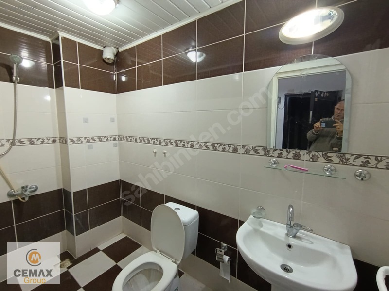 Binevler Rasaf Yolunda Tramvayın Bir Arka Sok. Garaj Tapulu 1+1 — fotoğraf 3
