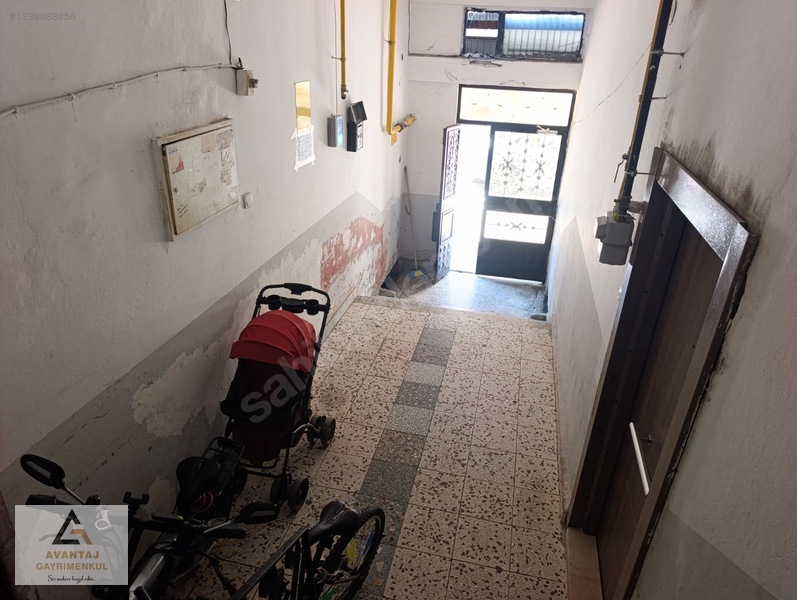 Yenidoğan'da 2.kat Ara Kat 2 Oda 1 Mutfak Balkonlu Satılık Daire — fotoğraf 9