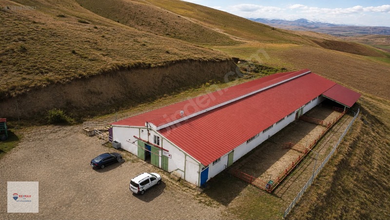 Remax İlke'den Aşkale'de Yatırımlık Tam Donanımlı Besi Çiftliği