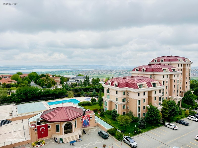 Pelican Hill'de Göl Ve Deniz Manzarali Geniş Eşyalı 3+1 — fotoğraf 2